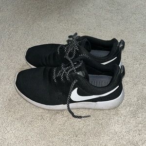 Nike Roche Sneakers